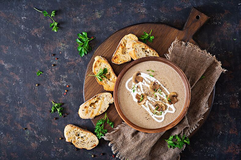 Σούπα με πουρέ μανιταριών - ένα αρωματικό πιάτο για μια υγιεινή διατροφή