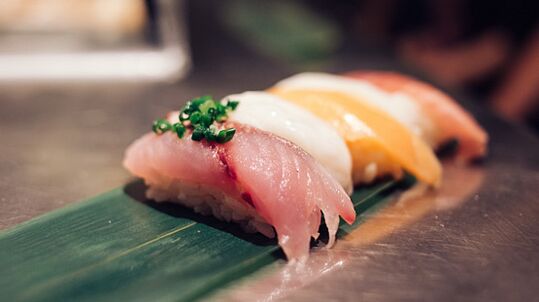 Τα πιάτα με φρέσκο ​​ψάρι είναι μια αποθήκη πρωτεϊνών και λιπαρών οξέων στην ιαπωνική διατροφή